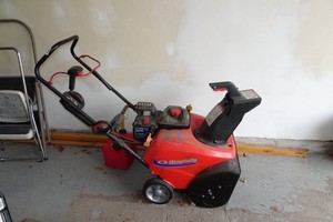 Simplicity Gas Snow Blower with Electric Start and Full Gas Can