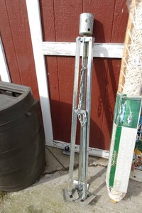 Fifth Wheel Tripod Stand