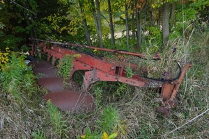 International Harvester 700 5 Bottom Tow Behind Plow - 15 Wide