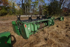 John Deere 213 Grain Header - 13 Wide