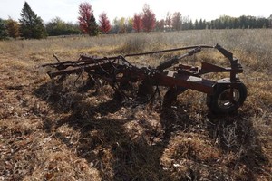 International Harvester 700 5 Bottom Tow Behind Plow - 15 Wide