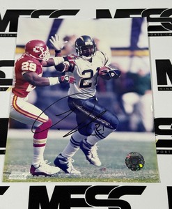 LaDainian Tomlinson Autograph 8x10 Football Photo