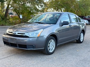 2009 FORD FOCUS SE (NO RESERVE)