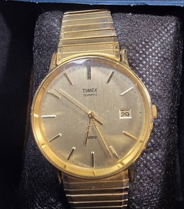 Vintage Timex Gold-Tone Quartz Watch  Date  32mm  Box