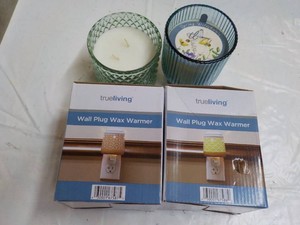 2 Wall Plug Wax Warmers and 2 Candles