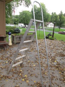 Metal step ladder