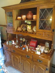 Ethan Allen dining room solid wood hutch, contents NOT included