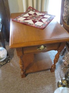 (2) Vintage wood end tables with drawer with end with drawer and bonta table set