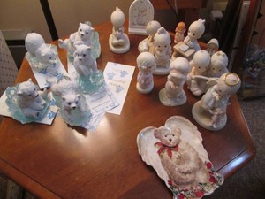 Bradford Exchange Teddies From Heaven wall plaques plus a collection of Assorted Precious Moments figurines by Jonathan and David & some by Enesco Precious Moments