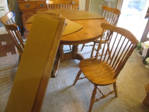 5pc Round wood 48in dining table and spindle back chair set