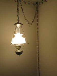 Vintage electric hanging hurricane lamp with chain