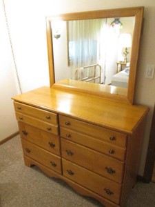 Vintage wood ladies 6-drawer dresser with detachable mirror approx 50x19x34in (without the 38x30in mirror)