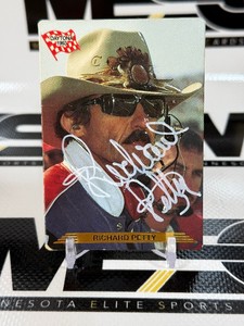 Richard Petty Autograph 1993 Daytona #92 NACAR Racing Trading Card