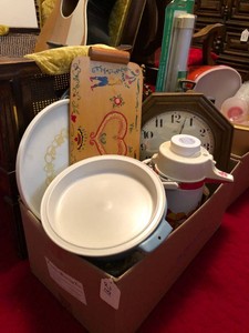Retro air pot, battery operated kitchen clock, GE bright light, trays