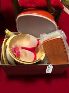 Tupperwareplastic containers, mostly new