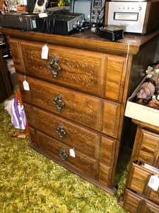 Dresser matches lot 308