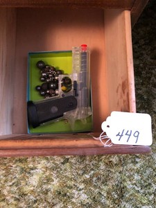 Plastic pellet gun, magnetic balls