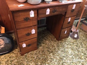 Knee hole desk