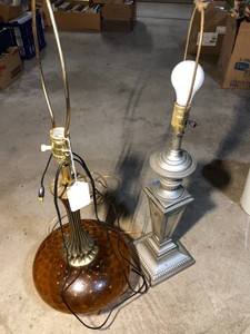 Pair of table top lamps, non matching