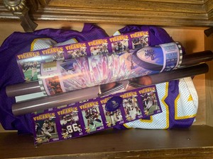 MN Vikings memorabilia - Moss #84 jerseys, posters