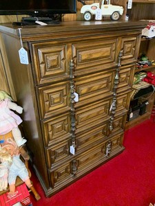 Dresser matches lots 250 and 251