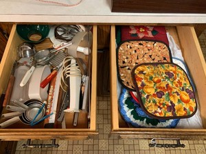 Pot holders and kitchen utensils all in 2 drawers