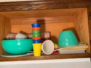 Tupperware all in cupboard above stove