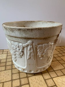 Grape pattern pottery planter