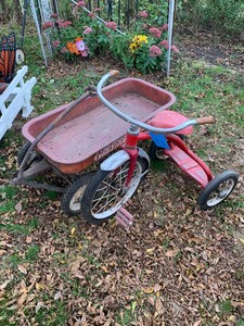 Hamilton Greyhound metal wagon and trike
