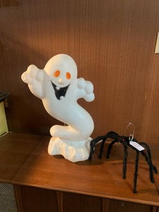 Blow mold ghost with spider