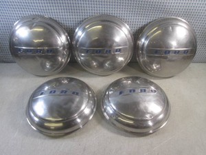 (BS) 5 Vintage 1940s Ford Dog Dish 8 Hubcaps