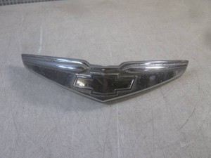 (D-3) Vintage 1940s Chevrolet Hood Emblem Bowtie #X0-556