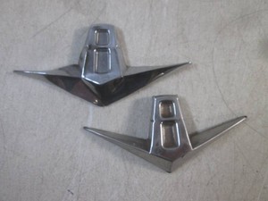 (F-0) 2 Vintage 1951-1952 Studebaker V8 Trunk Lid Emblems