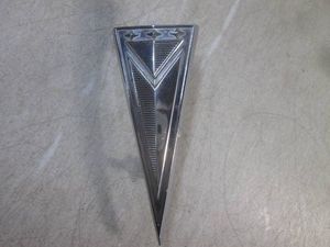 (F-0) Vintage 1960-61 Pontiac Tempest Catalina Bonneville Trunk Emplem #4827257