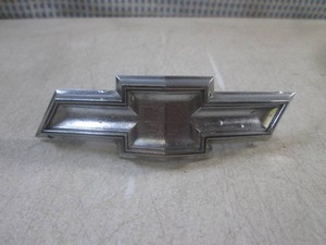 (F-0) Vintage 1974 Chevrolet Impala Bowtie Grille Emblem #339242