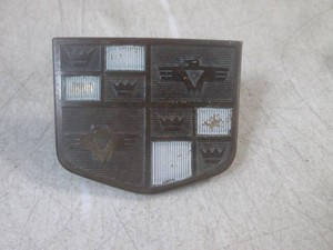 (F-0) 1950-1951 Studebaker Commander Champion Emblem