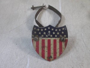 (F-0) Vintage License Plate Topper Emblem