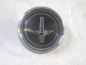 (F-0) Vintage 1960s Chevrolet Monza Horn Cap Button