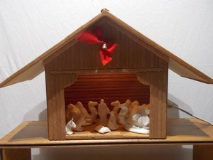 Vintage Lighted Wooden Nativity Stable Scene with Figurine Set