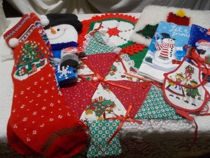 Vintage Christmas Textile & Craft Lot with Crocheted Doilies, Candle Rug Mat & Holiday Apron