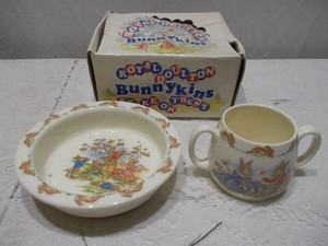 Royal Doulton Bunnykins Childs Bowl, Mug, Display Stand & Box Set