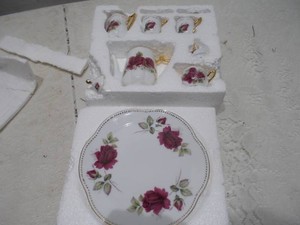 Vintage Miniature Porcelain Tea Set & Decorative Rose Plate Lot