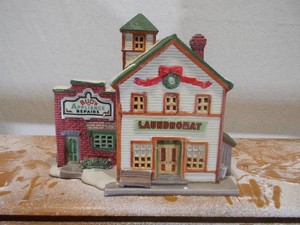 Vintage Ceramic Christmas Village Tavern  Saloon Lighted Building