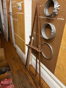 Martin Thrifty Easel No. 1 & Wire Coils Mixed Lot