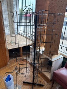 Freestanding Wire Magazine Display Rack