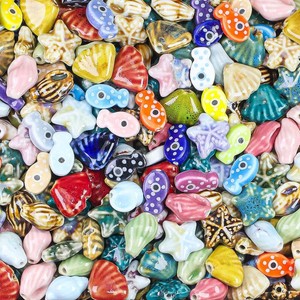 $20 100pcs Assorted Ceramic Ocean Sea Shell Beads for Jewelry Making, Porcelain Summer Fish Beads for Crafts Bracelets Necklace Making (Mixed Colors 100pcs)