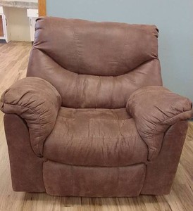 BROWN OVERSIZED RECLINING CHAIR LAZY BOY