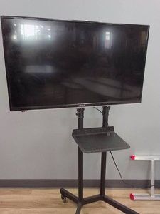 39 HITACHI FLATSCREEN TV OF NICE ROLLING STAND