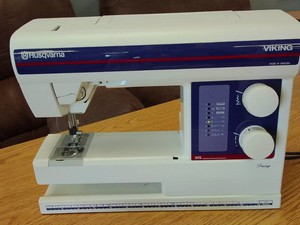 VIKING HUSQVARNA SEWING MACHINE