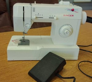 SINGER SEWING MACHINE